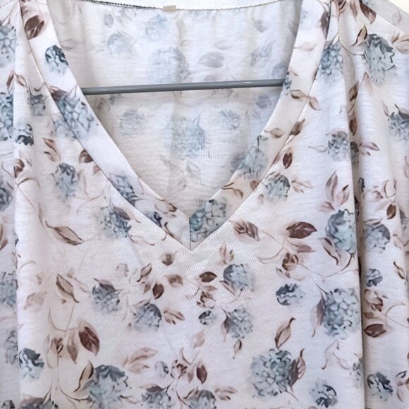 Size XXXL - Ivory w/Blue Hydrangea Floral Pattern, V-Neck, Long-Sleeve T-Shirt - Picture 4 of 4